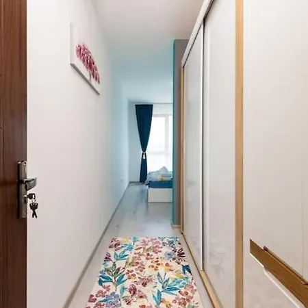 Comfy With Private Parking *