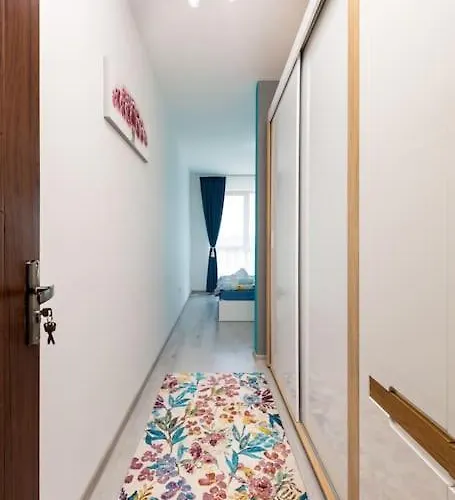 Comfy With Private Parking *