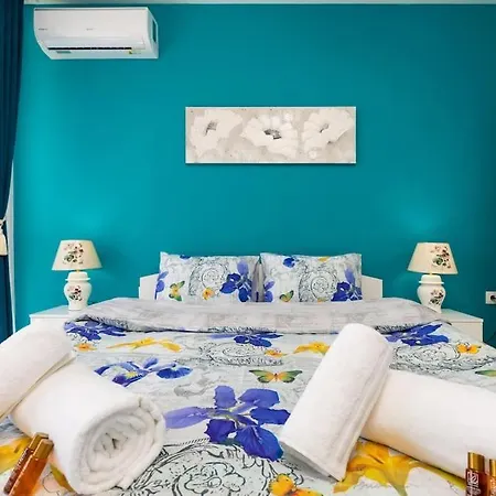 Comfy With Private Parking Apartment *