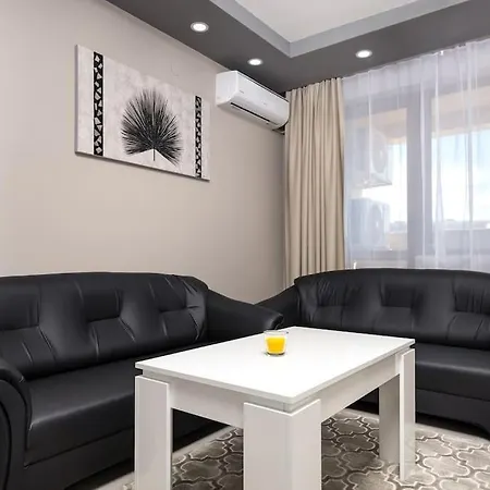 Comfy With Private Parking *