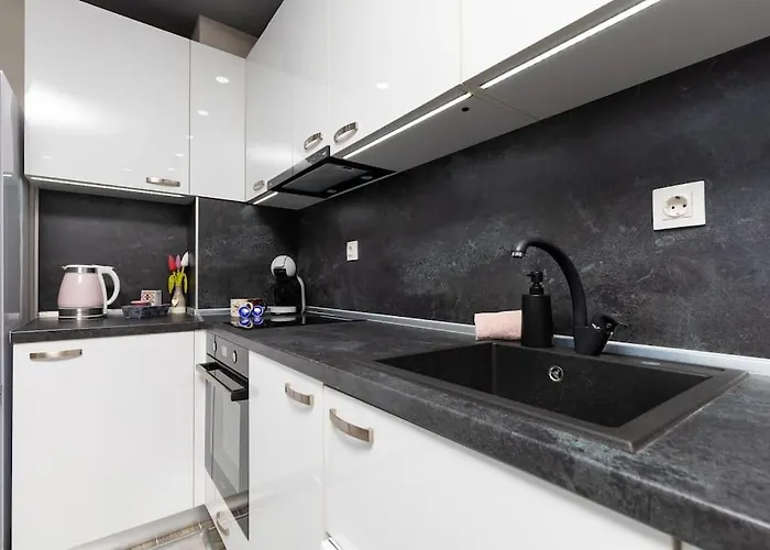 Comfy With Private Parking Apartmán